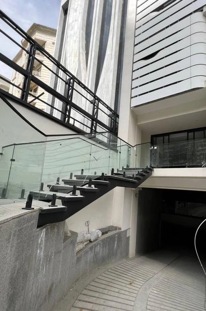 اجرای انواع هندریل شیشه ای در تهران