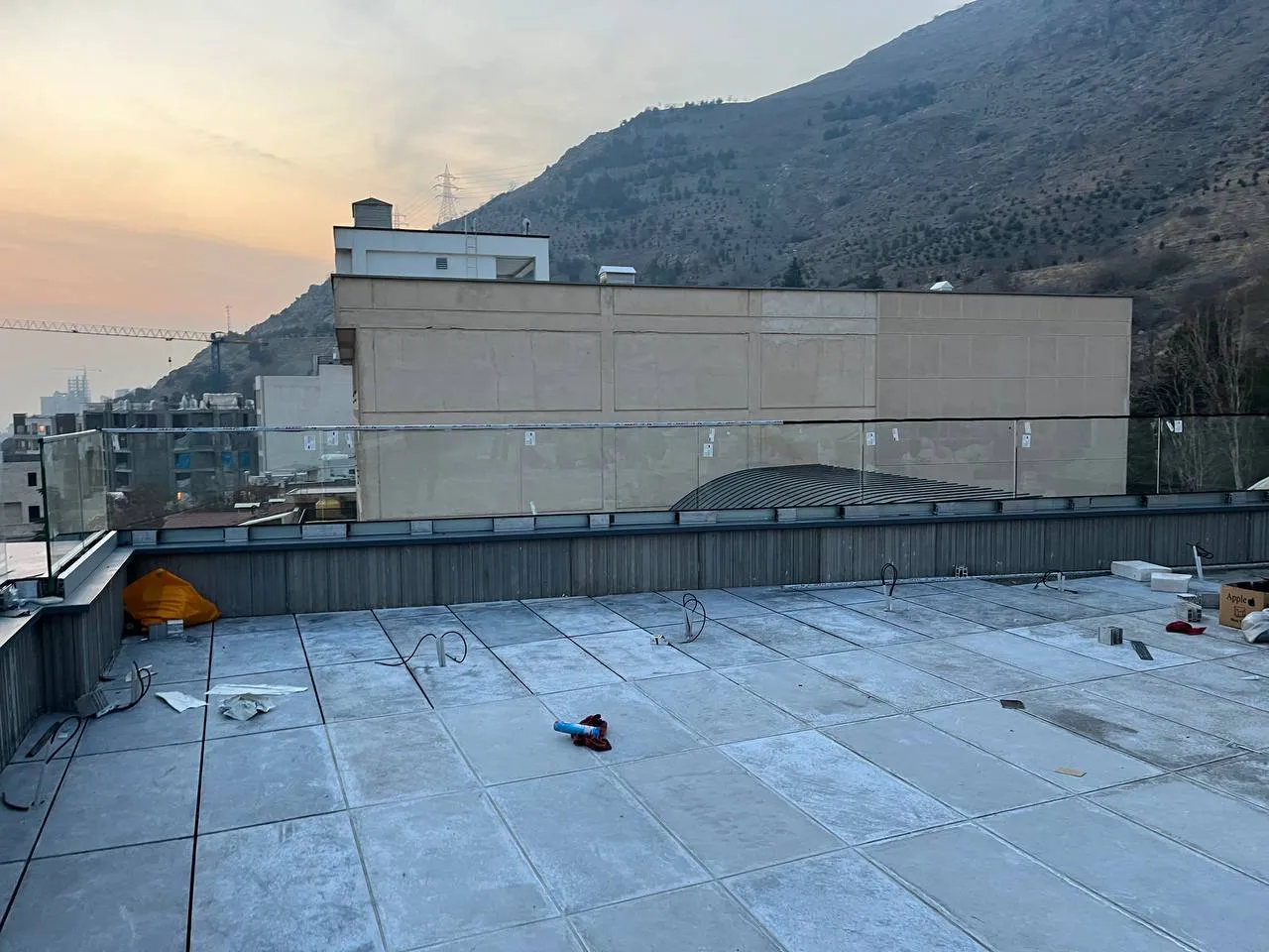 جان پناه شیشه‌ای پایه کامپوننت پروژه جمشیدیه