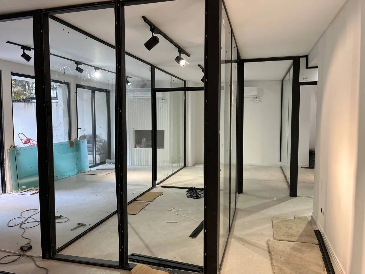 پارتیشن دوجداره به همراه پرده شیدینگ خیابان فرشته