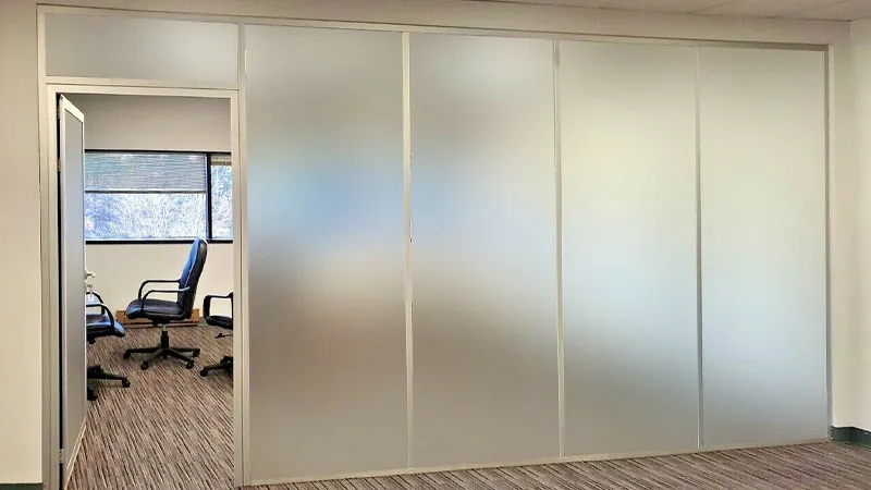 پارتیشن با شیشه مات