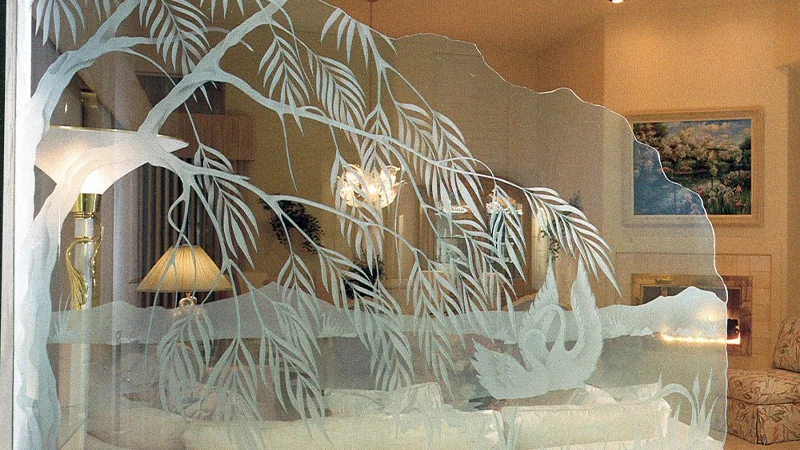 مزایای استفاده از پارتیشن شیشه ای طرح دار