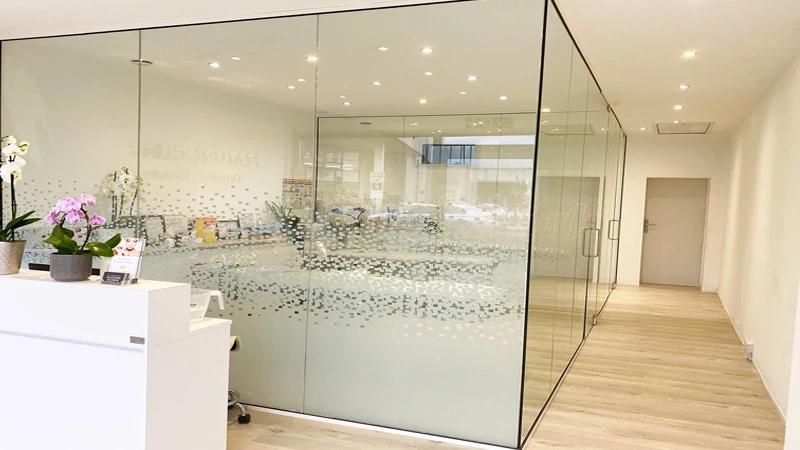 کدام مدل از پارتیشن های شیشه ای برای اجرا در مطب ها مناسب تر است؟