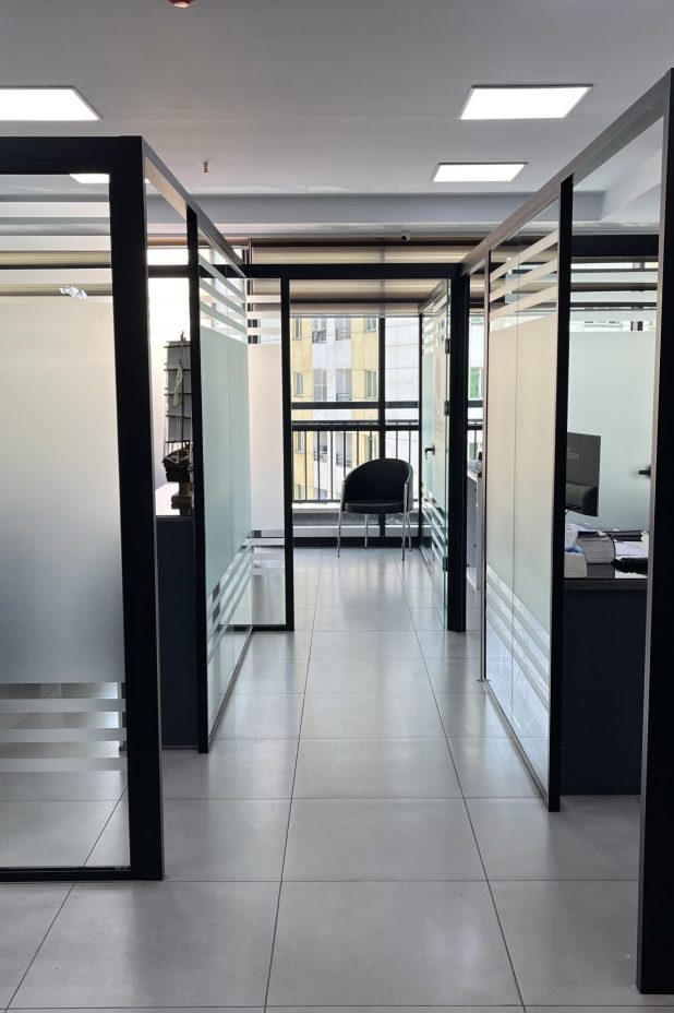 دفتر خدمات پارتیشن شیشه ای معماری معمار فراز تهران