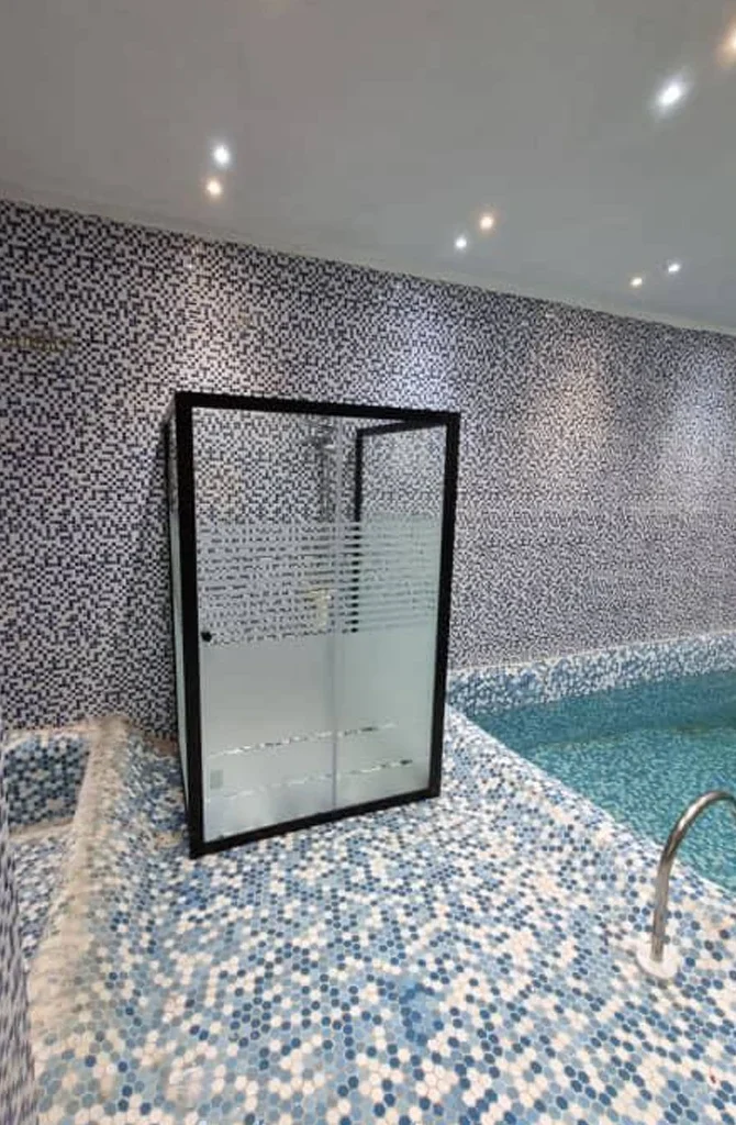 نمونه کارهای کابین شیشه ای حمام معمار فراز