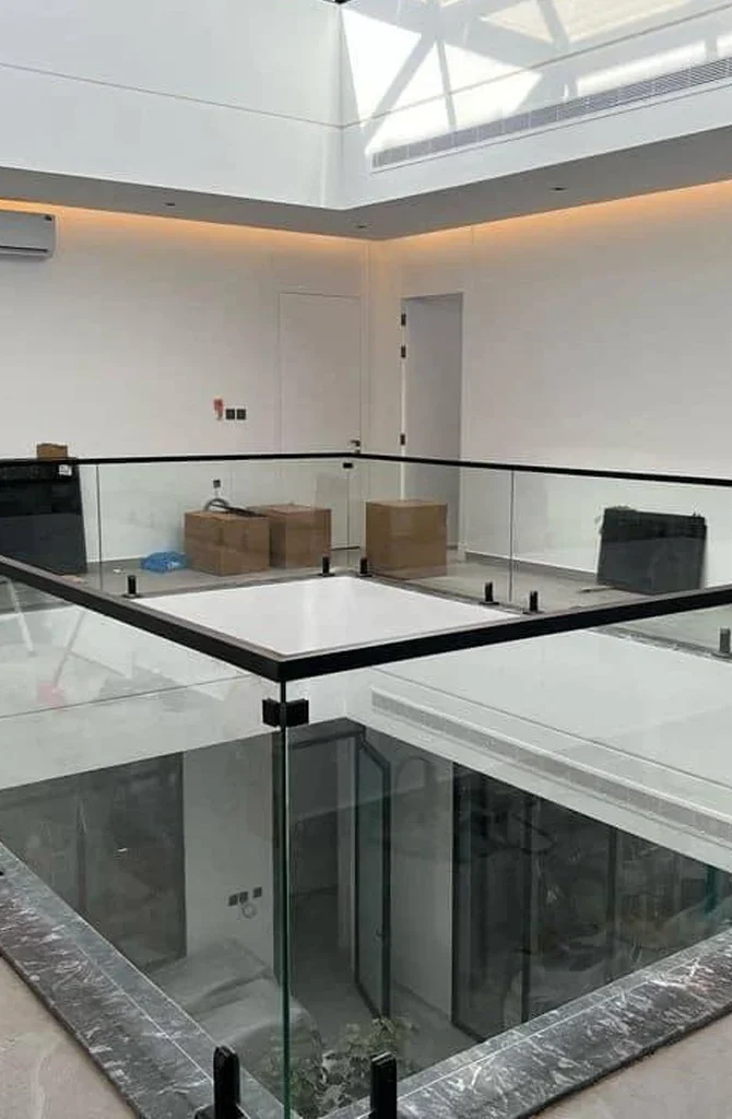 اجرای انواع جان پناه شیشه ای در تهران