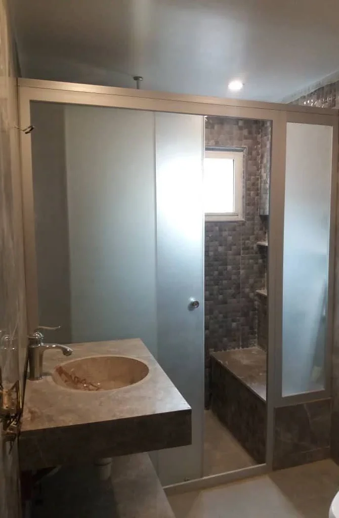 دوش شیشه ای